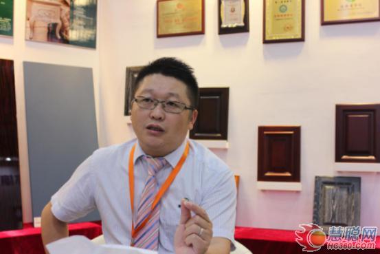 漆强化工在13届中博会接受慧聪采访